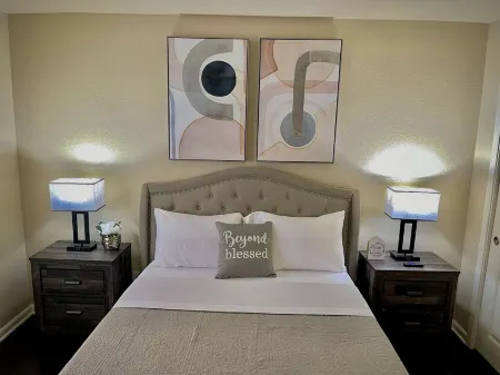 Beautiful home W/Pool, Spa, Fire pit & Outdoor grill. Отели рядом с достопримечательностью «Deran Koligian Stadium»