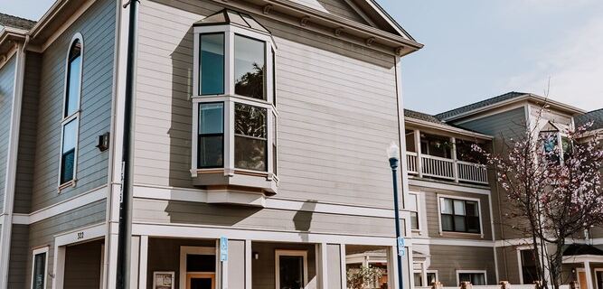 Bay Breeze across from Waterfront Hoteles en Eureka