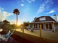 EPIC Weeki Wachee riverfront home *Waterfront *Kayaks included