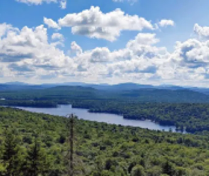 Beautiful 4th Lake Home with 3 Kings, Jacuzzi Tub, and Gazebo