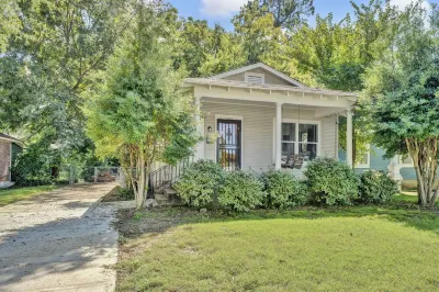 Fun & Funky #2 centrally located in Memphis! Hotels near Memphis Sound Lab