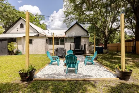 20 MINUTES AWAY FROMTHE BEACH