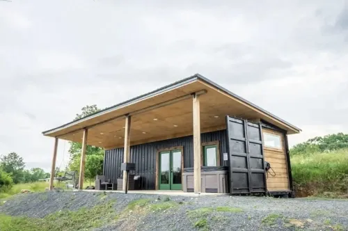 Secluded Mountain Container - Hot Tub & King Bed Hotels in Hatfield