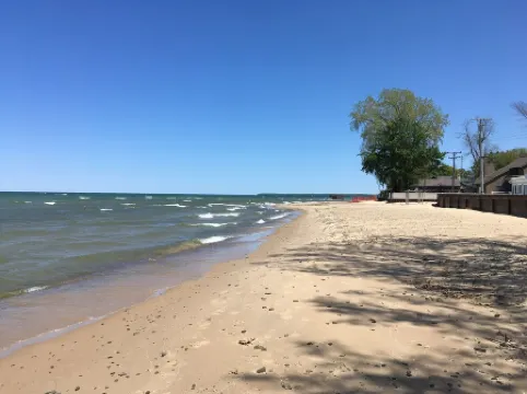 Charming and Cozy Lake Front Cottage on Private Beach