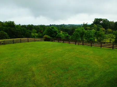 Quiet, Spacious House Close to Sml and Liberty University Отели в г. Монета