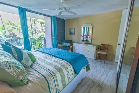 Remodeled Fantastic Ocean Front Sunset Views New AC  2 Lanais Free Parking Wifi