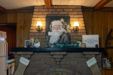 Large newly remodeled 5 bedroom house close to all Lake Erie Attractions! Отели рядом с достопримечательностью «Uncle John's Elk Creek Campground»