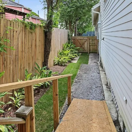 Uptown w/yard and near Universities Отели рядом с достопримечательностью «Одубон Парк»