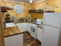 100 Aker Wood Barndominium Loft!! Two bedroom. All Amenities Provided!