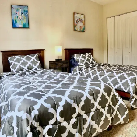 Work/Vacation Townhouse #1 - 3 bdrm / 2.5 bath Ensuite