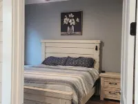 2-Bedroom Cabin Overlooking a Private Lake with Dock and Kayaks Hotels in Covington County