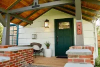 Downtown Craftsman with King Bed and Private Yard - Walk Everywhere