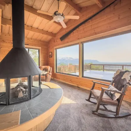 Luxurious Cabin in Alaska w/ Hot Tub & Cedar Sauna