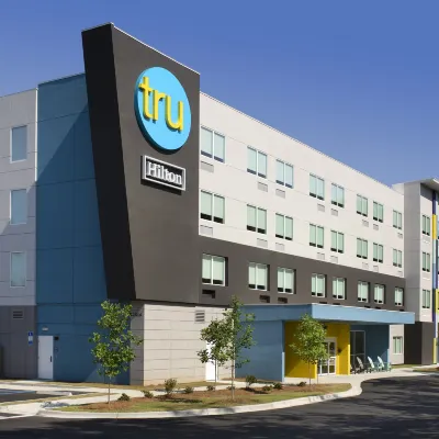 Tru by Hilton Tallahassee Central Hotels near Optimist Park