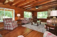 Beautiful Remodeled 5 Bedroom 3000 sq ft Cabin in the Iconic Vivian Park Area