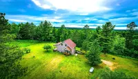 Charming lodge with 3 bedrooms, 2 bathrooms and amenities