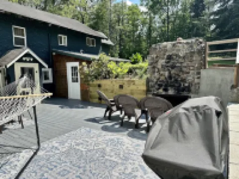 Hike & Ski Hideaway@Lake Placid, NY - 2 BR, sleeps 6, quiet, Whiteface 15m