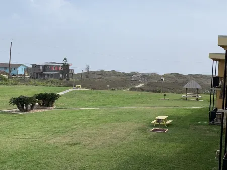 Nov 10-20, 25-30, Dec is Open!  Ocean View 2nd Floor! 2Bd 2Bath Book Price Drop Отели рядом с достопримечательностью «Fly It Port ' A»