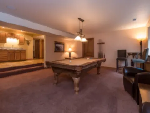 Private Hot tub/Fire Table on Large Deck overlooking Eagle River! Fly-fishing! Hotels in Edwards