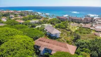 Remodeled Condo with / AC. Short Walk to Beach, Starbucks, and Shops.