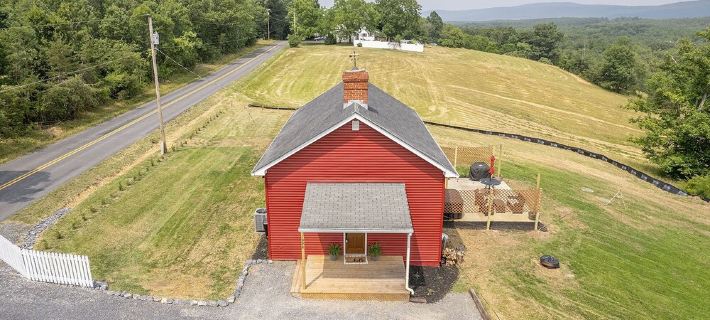 The Little Red Schoolhouse Hotels in Frederick County