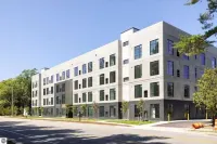 BOHO CONDO w/Rooftop Hot Tubs! 2 minutes to downtown TC & Beaches. Dog Friendly!