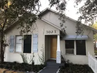 Cozy 1928 Bungalow at Stafford