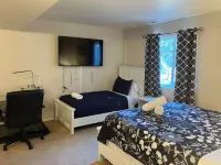 Cozy 5BR w/ Hot Tub, Gym, BBQ, Mountain Views, Near Shops & Attractions