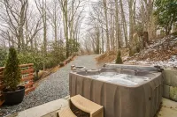 5 BR*On 7 Acres* HUGE Gameroom* Hot Tub* King Bed *10 mins to Sugar Mtn*