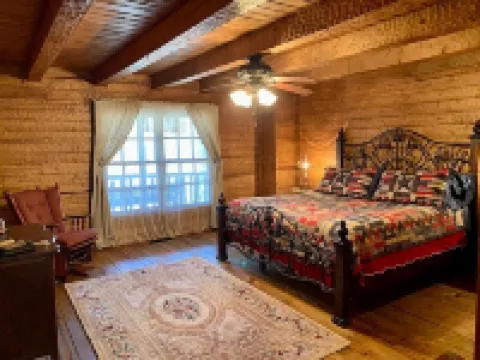 Peaceful, Secluded Cabin near Beaver Lake 一號鎮區酒店