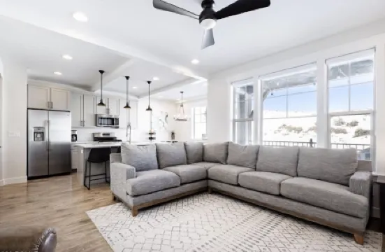 *NEW* Comfy 4 bdrm close to resorts, trails, lakes