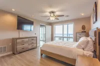 Luxury retreat with panoramic views at Mount Sinai Manor!