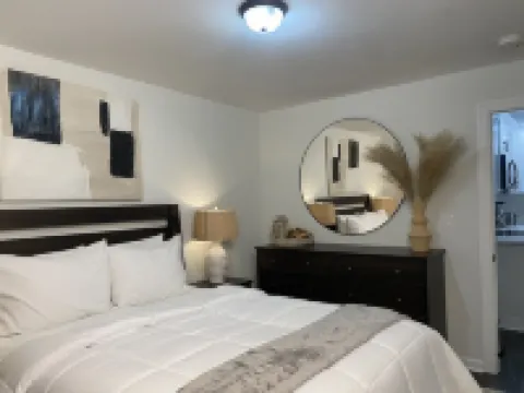 2 min away from train station 亨廷頓屯酒店