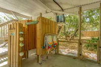 Just 200 Yards From The Beach. Pet friendly. Fenced back yard.