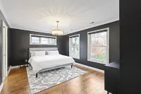 Indy- Mass Ave and Bottleworks District Fountain Square Theatre Building周辺のホテル