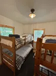 Cozy cabin just steps away from Upper Post Lake.  Pet friendly with a small fee!
