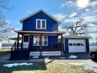 Cozy Family-Friendly Riverfront Home. Perfect Setting for All Celebrations!