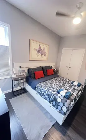 Home away from Home in Livingston NJ Отели рядом с достопримечательностью «Crown Plaza»