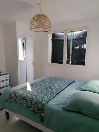 Beautiful fully renovated villa, cycle track 50 m'away, beach 2 mins away, 4 bedrooms.