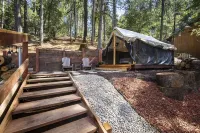 Two adjacent Summer Cabins w/ hot tub and glamping - sleeps 20