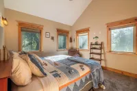 Mobley Myrtle Brook, secluded private retreat near beach. Pet friendly!