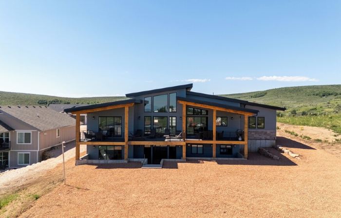 LAKE EFFECT LODGE, Full Ideal Beach Access: Pool~Hot Tub~Mini Golf~Sports~Games