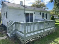 Cheerful 2 Bedroom House with off street parking