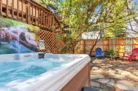 Cozy Home in the Redwoods ~Toys~ Hot Tub ~Chill Zone. We GOT You Covered!