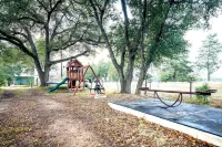 Sleeps 10! Country Cabin w/ Playground, Hammock & Chickens