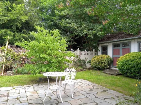 Luxury on the river, steps to downtown &boat ramp!