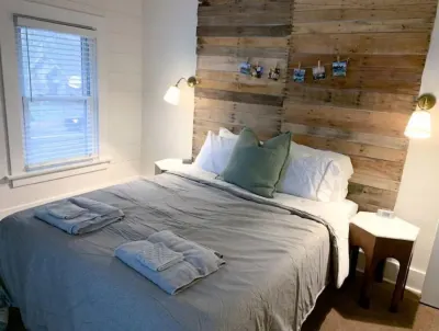 Cozy Craftsman ‘05 near downtown | Pet Friendly! 루디실 쇼핑센터 주변 호텔