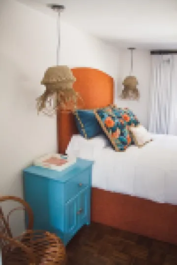 WALK to restaurants, lighthouse and shops! Charming  cottage, cozy & bright!