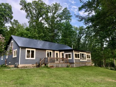 All-Season Modern Cottage on Red Lake - 45 min from Green Bay 버치우드 공원 주변 호텔