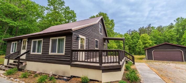 Secluded 3Br Cabin • Fire Pit • RV Parking • Near Tippy DAM & Big-M Trails Hotels in Manistee County
